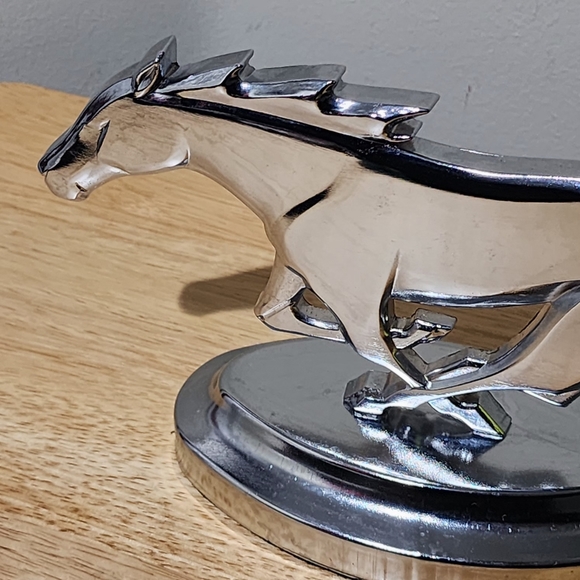Chrome Mustang 11" W x 3.5" D on stand - Picture 12 of 12